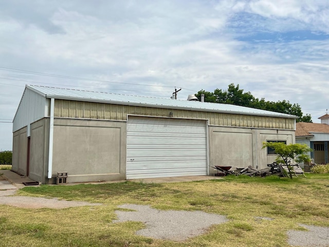 garage featuring a lawn