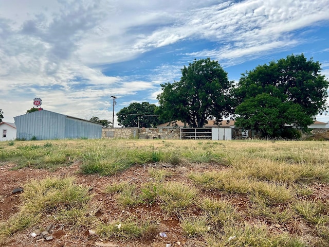 1814 N Main St, Shamrock, TX 79079 - view of yard
