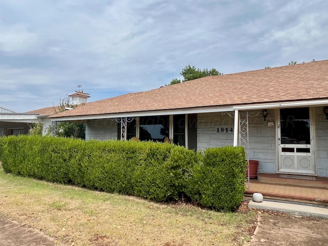 view of front of property with covered porch