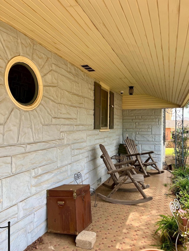 1814 N Main St, Shamrock, TX 79079 - view of porch