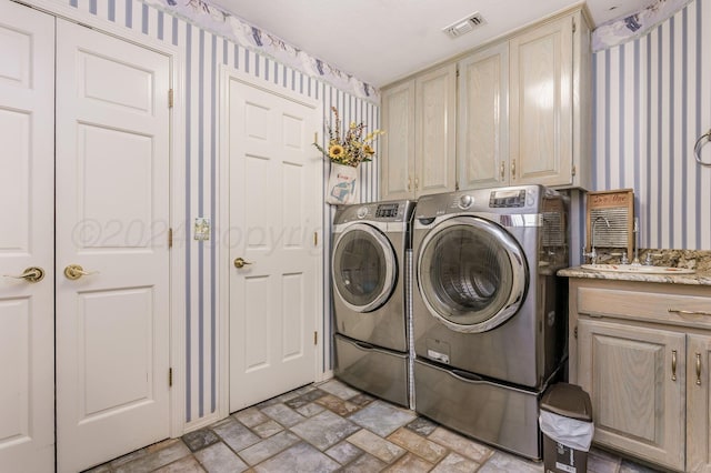 laundry area with cabinets, sink, and washing machine and clothes dryer