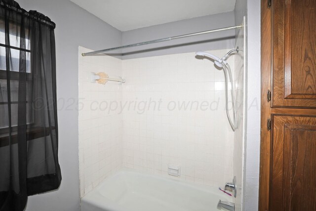 1005 Bennett Dr, Dumas, TX 79029 - bathroom with shower / tub combination