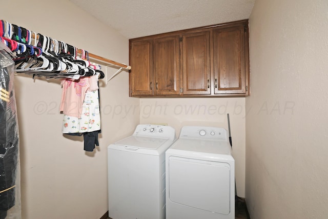 laundry room featuring cabinet space and washer and clothes dryer