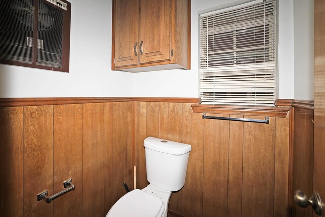 1005 Bennett Dr, Dumas, TX 79029 - bathroom with wainscoting and toilet