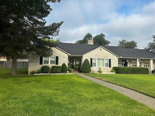 single story home featuring a front yard