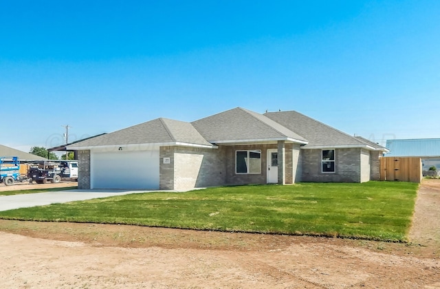 view of front of home featuring a garage and a front yard