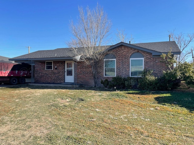 ranch-style house featuring a front yard