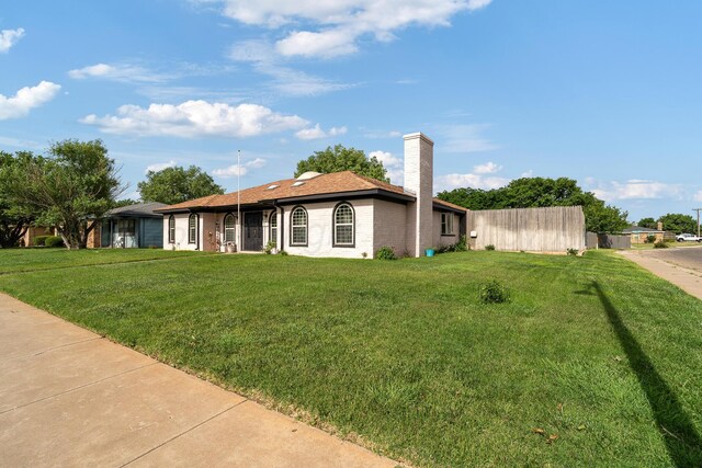 3100 Pittsburg St, Amarillo, TX 79103 - view of front of property with a chimney and a front yard