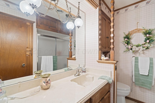 3100 Pittsburg St, Amarillo, TX 79103 - full bath featuring toilet, vanity, wallpapered walls, crown molding, and an enclosed shower