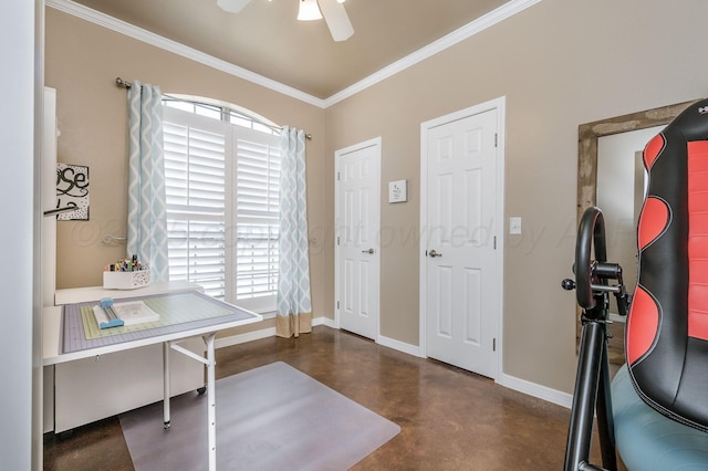 entrance foyer with ceiling fan and crown molding