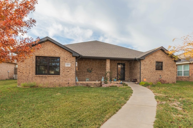 view of front of house featuring a front yard