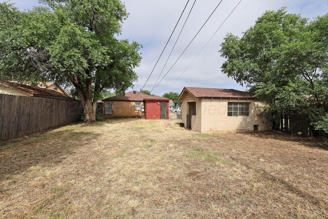 1219 S Kentucky St, Amarillo, TX 79102 - view of yard featuring an outbuilding