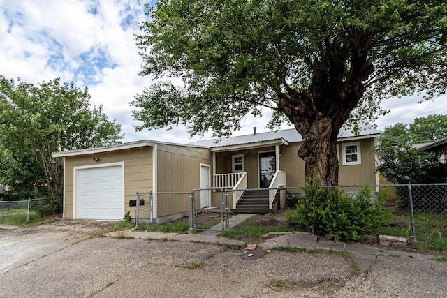 122 Maple St, Borger, TX 79007 - photo 1