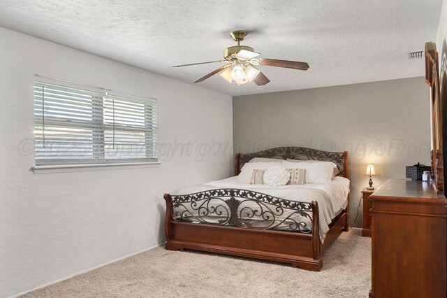 2428 N Fir St, Pampa, TX 79065 - carpeted bedroom featuring a ceiling fan and a textured ceiling