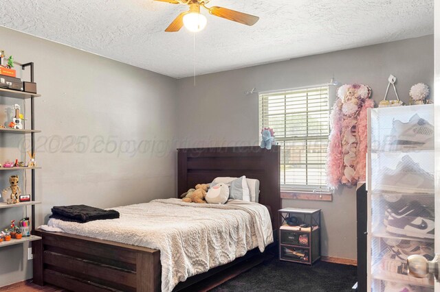 2428 N Fir St, Pampa, TX 79065 - carpeted bedroom featuring a textured ceiling and ceiling fan