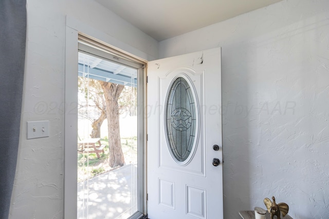 foyer entrance featuring a textured wall