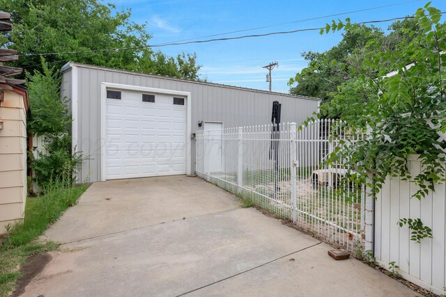 1717 S Tyler St, Amarillo, TX 79102 - detached garage featuring concrete driveway