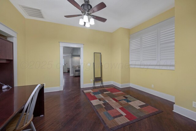 1717 S Tyler St, Amarillo, TX 79102 - bedroom with wood finished floors and a ceiling fan