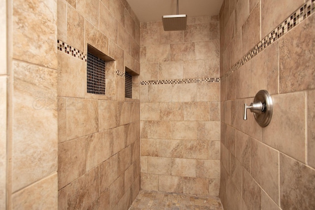 3729 Wayne St, Amarillo, TX 79109 - bathroom with a tile shower