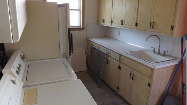 laundry room featuring sink