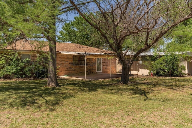 view of yard featuring a patio area