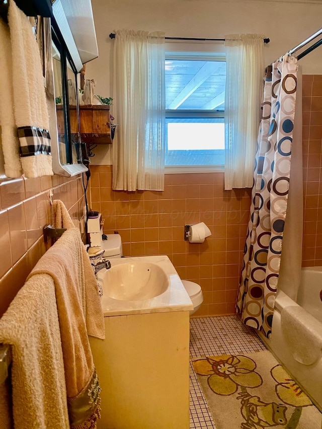 928 Elmore St, Borger, TX 79007 - bathroom featuring tile walls, tile patterned floors, vanity, and shower / bath combo with shower curtain