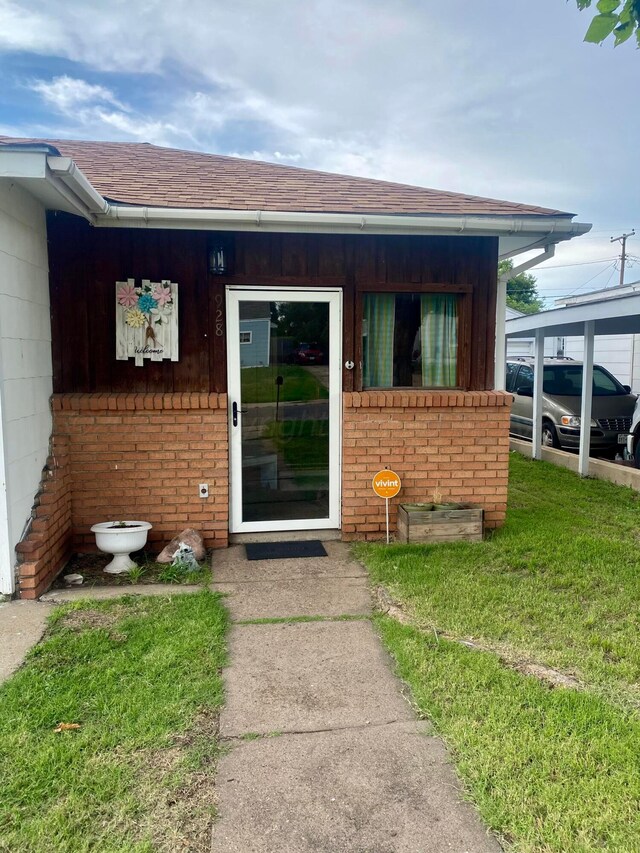 928 Elmore St, Borger, TX 79007 - entrance to property with roof with shingles