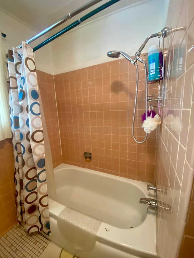928 Elmore St, Borger, TX 79007 - bathroom featuring shower / tub combo with curtain, tile patterned flooring, and tile walls