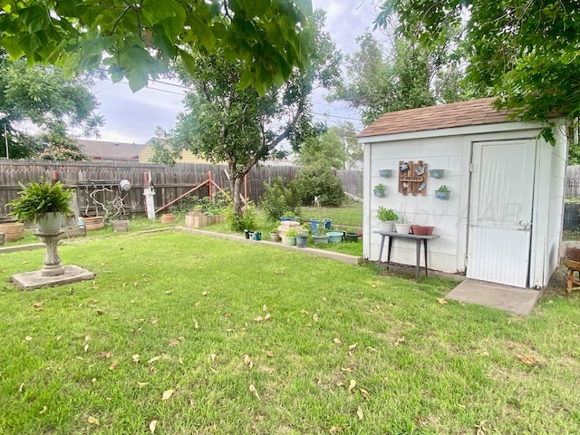 928 Elmore St, Borger, TX 79007 - fenced backyard featuring a storage shed