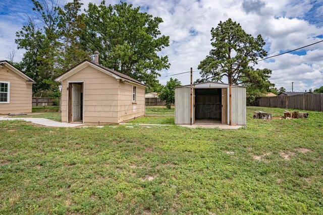 3201 S Grand St, Amarillo, TX 79103 - fenced backyard featuring a storage shed