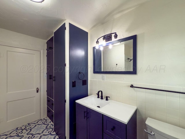 3201 S Grand St, Amarillo, TX 79103 - bathroom featuring vanity and lofted ceiling