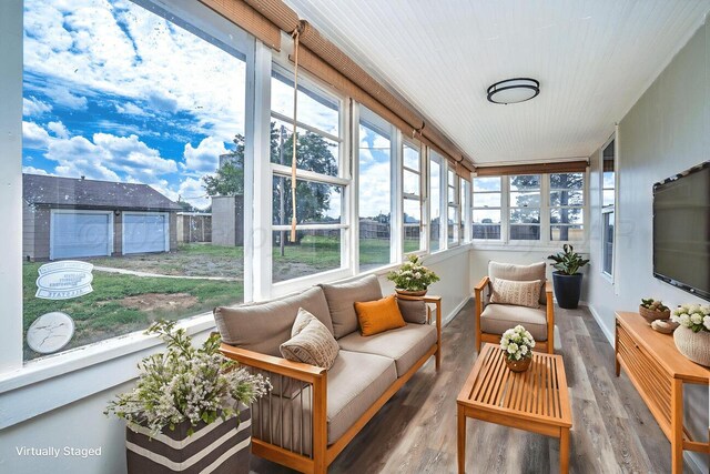 3201 S Grand St, Amarillo, TX 79103 - sunroom / solarium featuring outdoor lounge area and wood finished floors