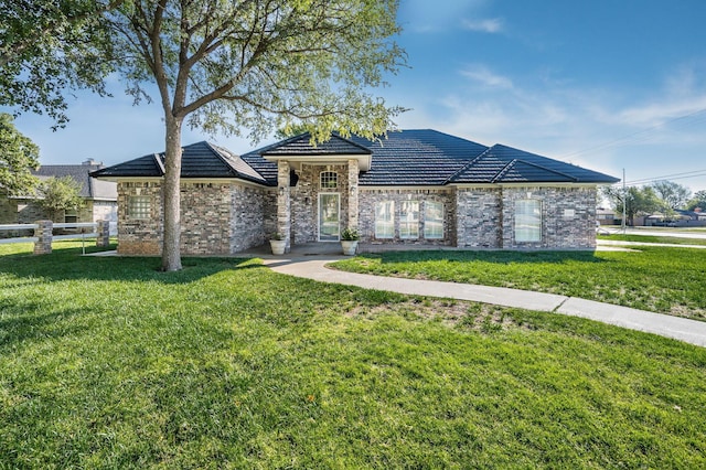 view of front of house with a front yard