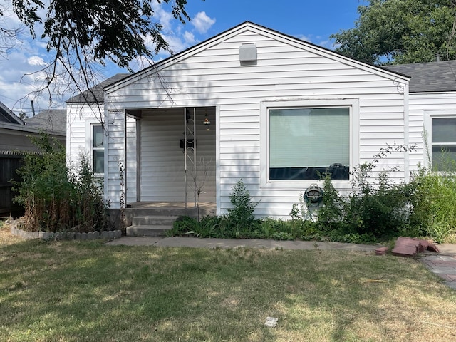 view of front of home with a front yard