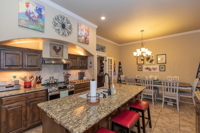 7409 Columbus Dr, Amarillo, TX 79118 - kitchen with electric range, a chandelier, a breakfast bar area, decorative backsplash, and crown molding