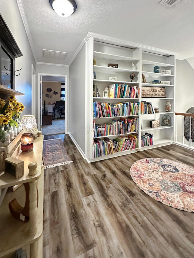 1417 Bluebonnet St, Borger, TX 79007 - hall featuring ornamental molding, a textured ceiling, and wood finished floors