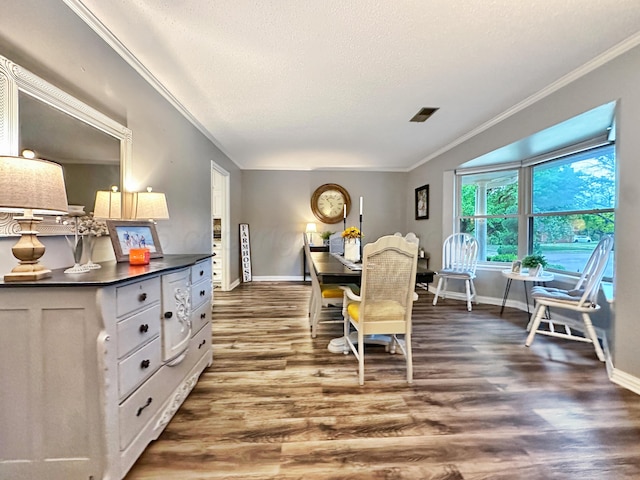 1417 Bluebonnet St, Borger, TX 79007 - dining space with crown molding, a textured ceiling, dark wood finished floors, and baseboards