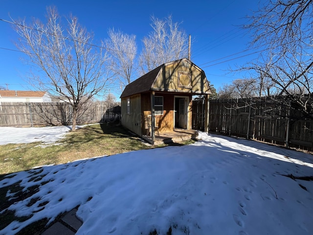 view of front of house featuring an outbuilding