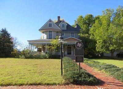 victorian-style house featuring a front lawn