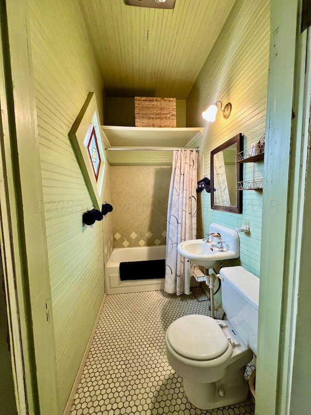 bathroom with tile patterned flooring, sink, a shower with curtain, and toilet