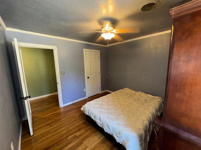 bedroom featuring wood finished floors, baseboards, a textured ceiling, crown molding, and ceiling fan