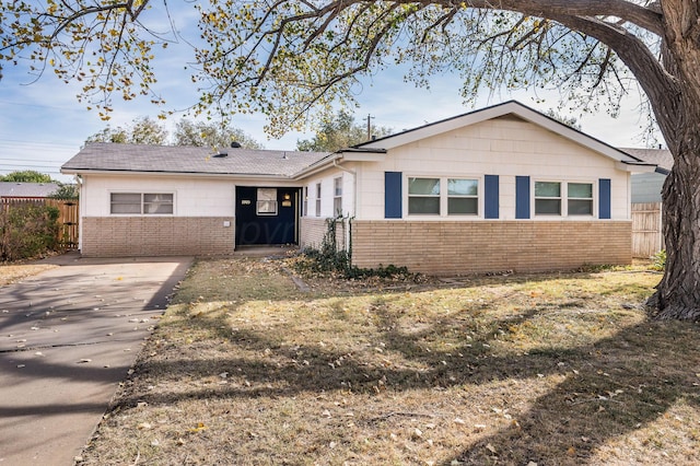 ranch-style home with a front lawn