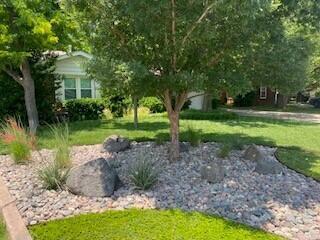 2230 Locust St, Amarillo, TX 79109 - view of green lawn