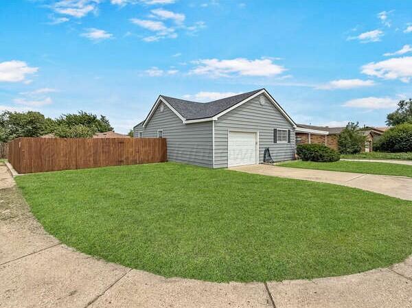 300 Estireno St, Borger, TX 79007 - photo 2