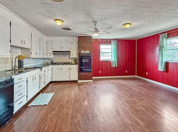 300 Estireno St, Borger, TX 79007 - photo 7