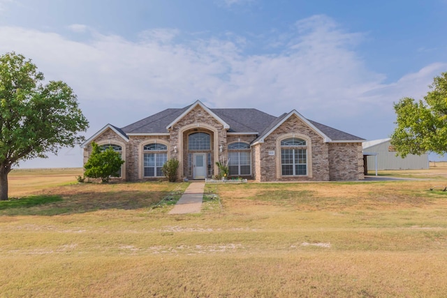 single story home with a front yard