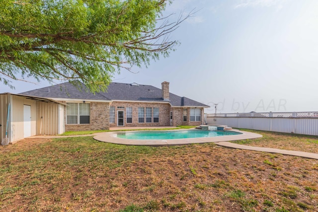 view of swimming pool with a yard