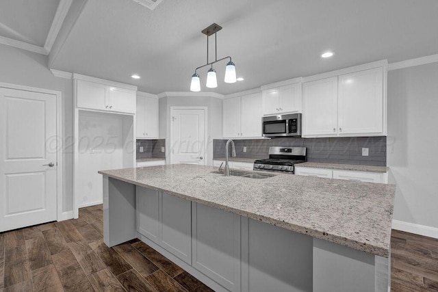 2709 Tampa Bay Ave, Amarillo, TX 79118 - kitchen with appliances with stainless steel finishes, a sink, white cabinets, recessed lighting, and ornamental molding