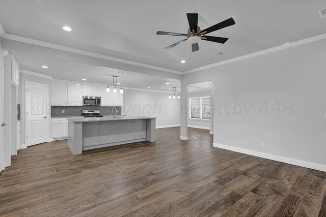 2709 Tampa Bay Ave, Amarillo, TX 79118 - kitchen with stainless steel appliances, white cabinetry, a sink, backsplash, and open floor plan