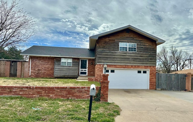 1207 Lee St, Borger, TX 79007 - split level home with driveway and a garage